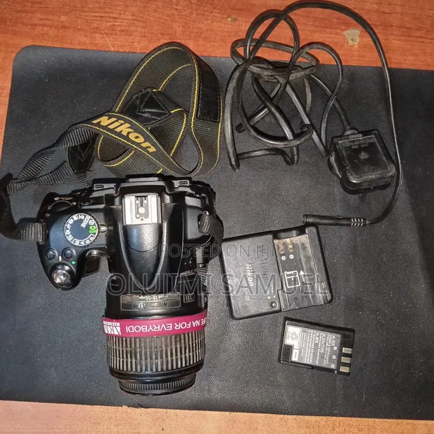 Nikon D5000 DSLR Camera - 1