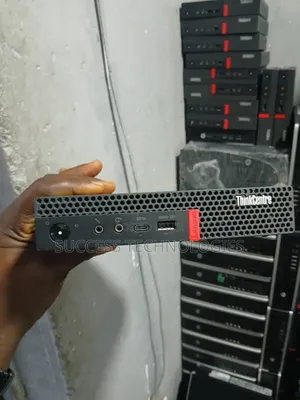 Lenovo ThinkCentre M720q Kwamfuta na tebur - Core i3, 4GB RAM, 250GB HDD