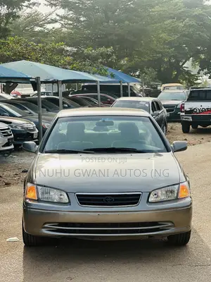 Toyota Camry LE Sedan ta 2000
