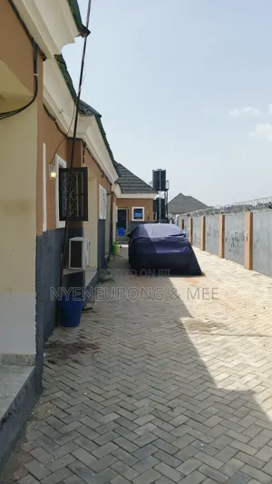 Gida Mai Dakuna 1 da Parlour a Nurses Estate, Karu don Sawa