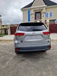 Toyota Highlander XLE 2019 Mai Amfani Daga Ƙasashen Waje - 5