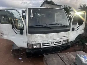 Nissan Cabstar 2008 Fari