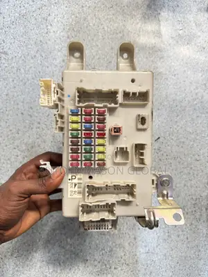 Interior Cabin Fuse Box for Toyota Prado 120 / Lexus GX470