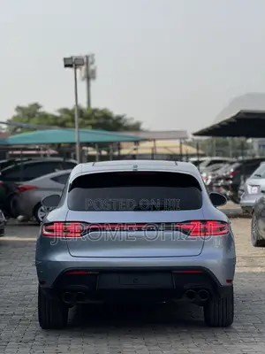 2023 Porsche Macan Blue