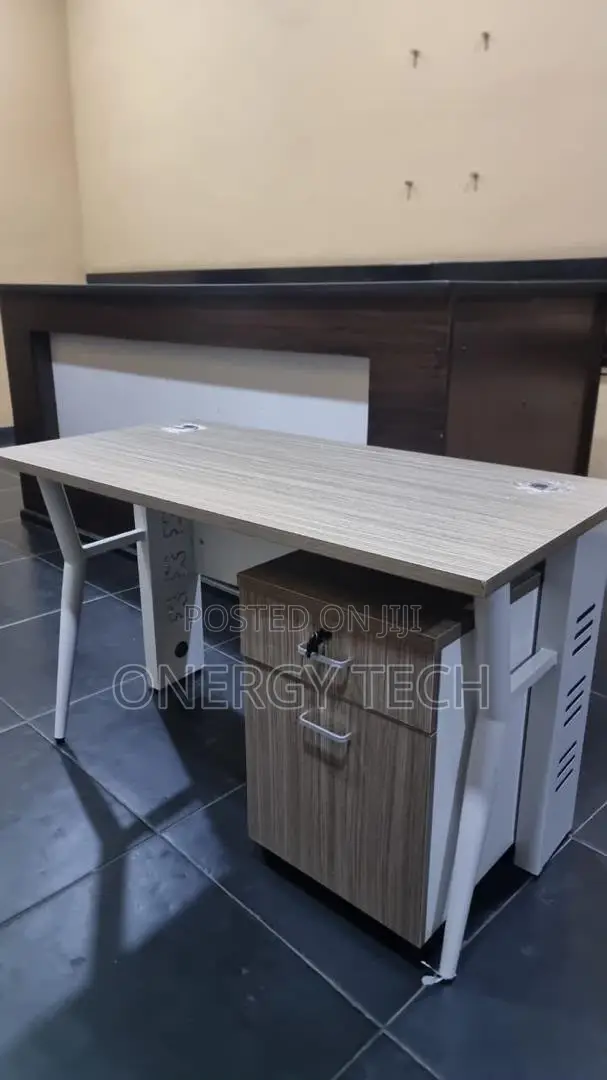 Modern SK Executive Office Desk with Lockable Drawers - 1
