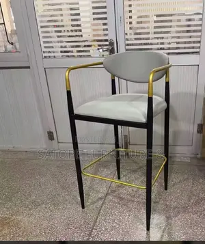 Ingantacciyar Bar Stool Mai Hannu Zinare - Sabuwa