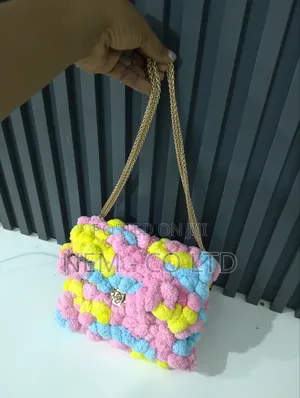 Jakar Hannu ta Crochet - Akube