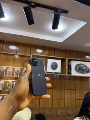 Apple iPhone 15 256GB Baki