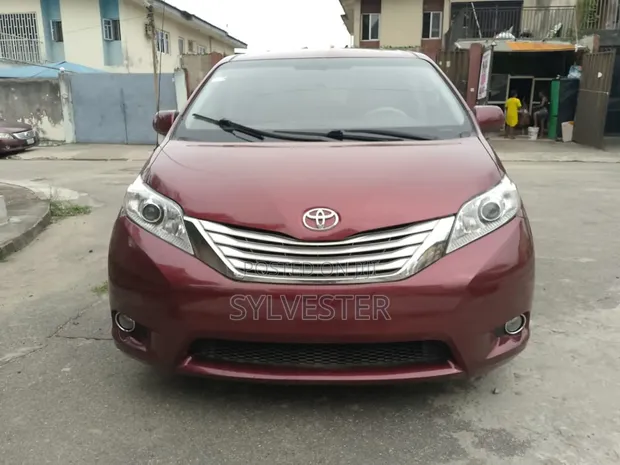 2011 Toyota Sienna Red - 1