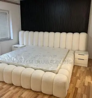 Luxury 6x6 Upholstered Bed Frame tare da 2 Bedside Lockers