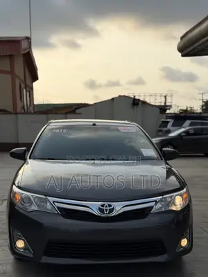 Toyota Camry XLE Sedan ta 2013