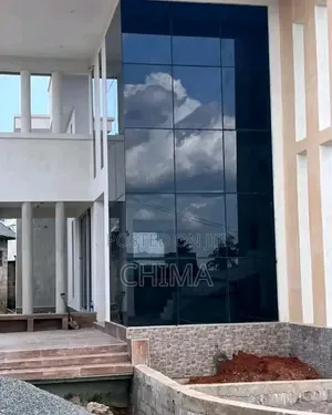 Frameless Transom Structural Cutting Wall