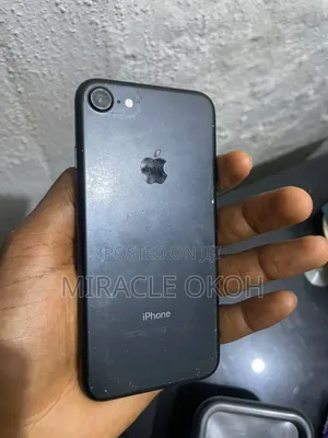 Apple iPhone 7 32GB Baki