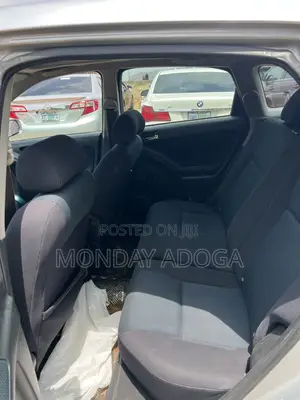 Toyota Matrix Hatchback AWD ta 2005