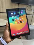 Apple iPad 9.7 (Gen 6) 32GB Grey - 2