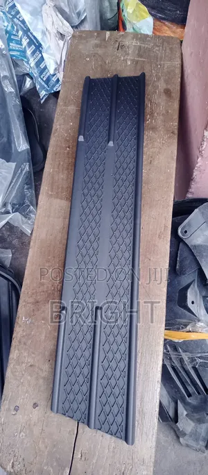Center Grille na Ford Escape 2013-2016