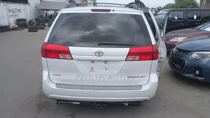 2004 Toyota Sienna XLE