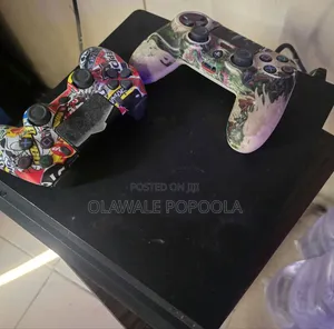 Slim PS4 Console 1TB (Hacked)