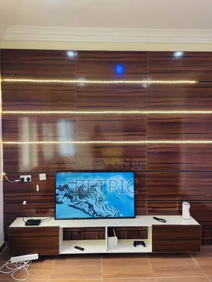 Babban 10ftx10ft TV Console Mai Haske, Soket & Wurin Remote