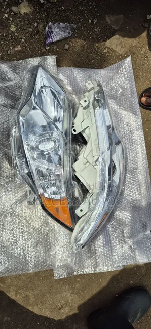 Toyota Camry 2012 XLE Headlight - White Face