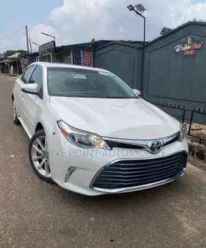 2014 Toyota Avalon Limited Sedan - Off White