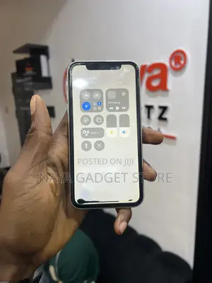 Apple iPhone XR 64GB Fari