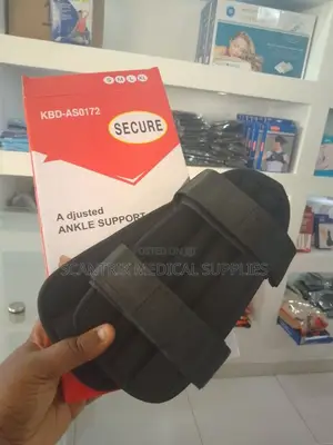 Ankle Stabilizer with Adjustable Fastening
