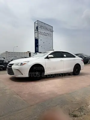 2017 Toyota Camry SE Sedan - White
