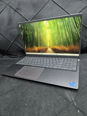Dell Vostro 15 5510 Laptop: Core i7, 16GB RAM, 256GB SSD