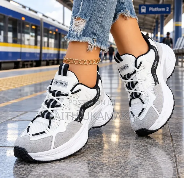 Fashion Nova Launuka Daban-daban Sneakers - Mata Girma 42 - 1