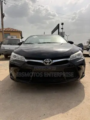 2015 Toyota Camry SE Sedan