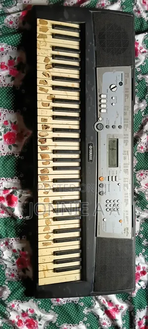 Neatly Used Yamaha PRS203 Keyboard