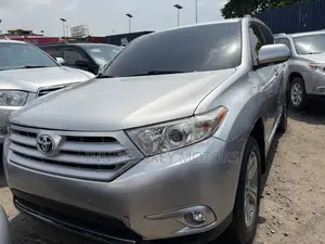 Toyota Highlander Limited 3.5L 4WD 2013 Silver