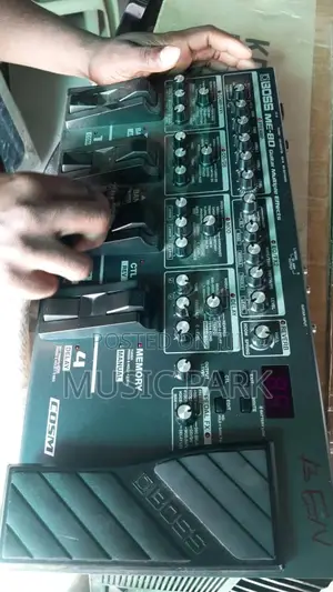 Boss ME-80 Multi-Effects Guitar Pedal - An Amfani Da Aka Yi A UK