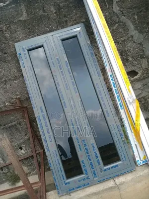 Kyakyawar Taga Casement Mai Gilashin Tinted