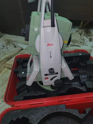 Leica TS09 Plus R1000 Total Station