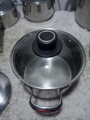 Neatly Used 2.5 Liter Stainless Steel Pot