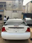 Ford Focus 2001 White - 4