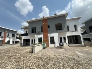 3 Bedroom Sabon Gina Duplex Don Hayarwa a Old Bodija