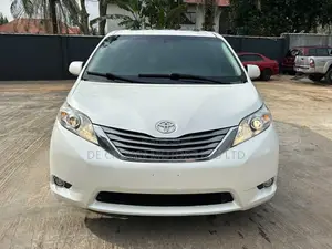 Toyota Sienna XLE 2016 Mai Zama 8