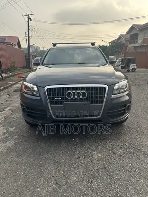 Audi Q5 2.0T Premium Quattro SUV 2011 - Launin Fari