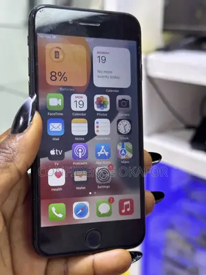 Apple iPhone 7 32GB Baki