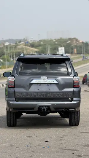 Toyota 4-Runner Limited 4x4 (4.0L V6) 2016