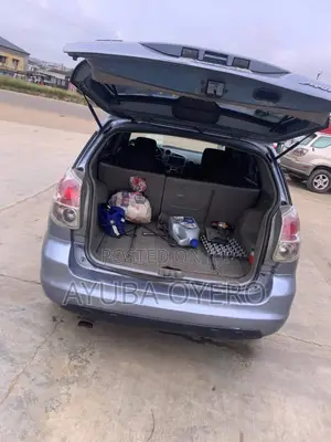 Toyota Matrix Hatchback AWD 2005