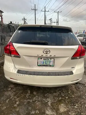 Toyota Venza 2010 White