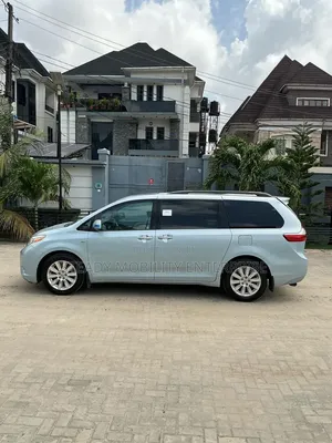 Toyota Sienna Limited Premium 7 Passenger 2016 Blue