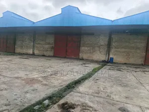 Wurin Ajiyar Kaya na Siyarwa a Amuwo Odofin
