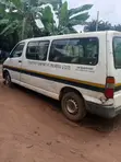 Toyota HiAce 2000 Fari - 2