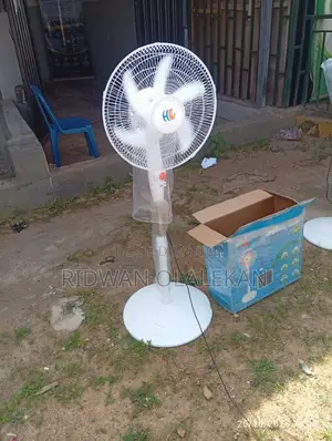 HC Solar Standing Fan 16-inch with Panel and Bulb