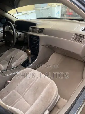 Toyota Camry 2000 Gold